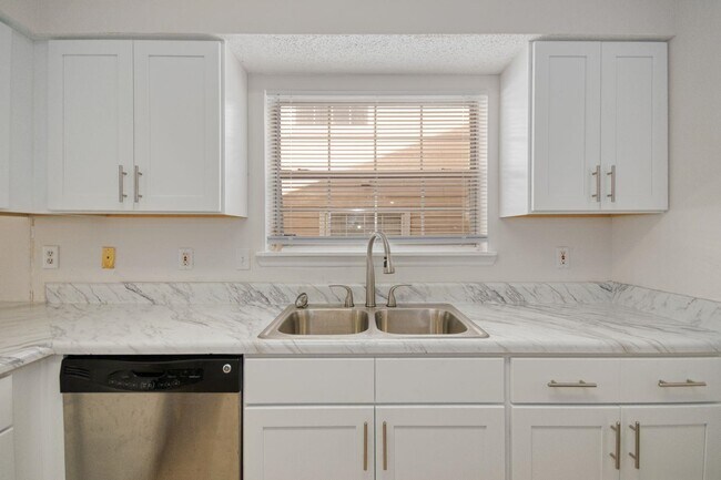 Foto del edificio - 3464 Daylily Ln