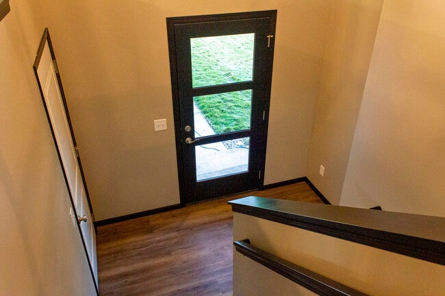 Entry - 231 E Blue Bell Dr