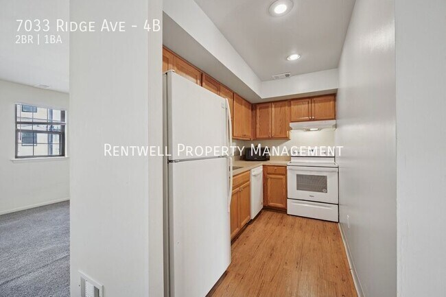 Foto del edificio - 7033 Ridge Ave