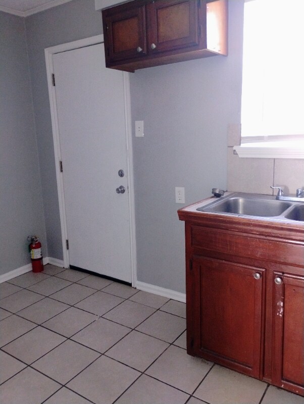 Building Photo - 12240 Jackson Rd