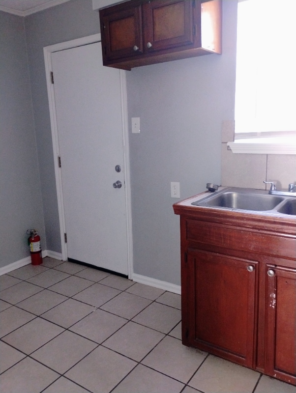 Building Photo - 12240 Jackson Rd