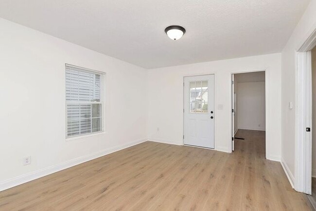 Building Photo - Charming Remodeled 2 Bedroom 1 Bath Near Fountain Square!