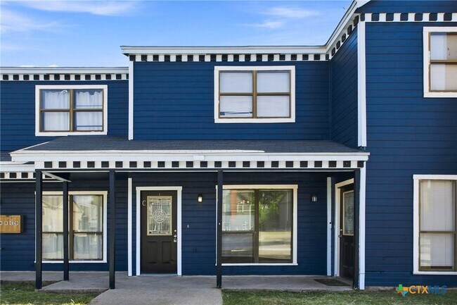 Foto del edificio - 3410 Victoria Cir
