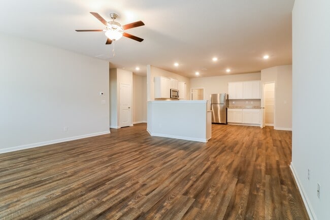 Building Photo - 3359 Bridgewood Dr