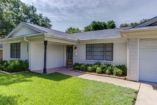 Building Photo - Charming Ranch Style Home