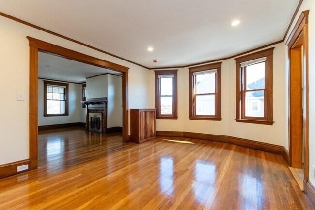 Building Photo - 81 Cushing Ave
