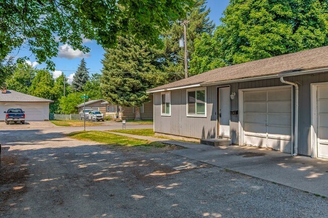 Building Photo - Downtown CDA duplex 3 bed 1 bath NEW REMODEL