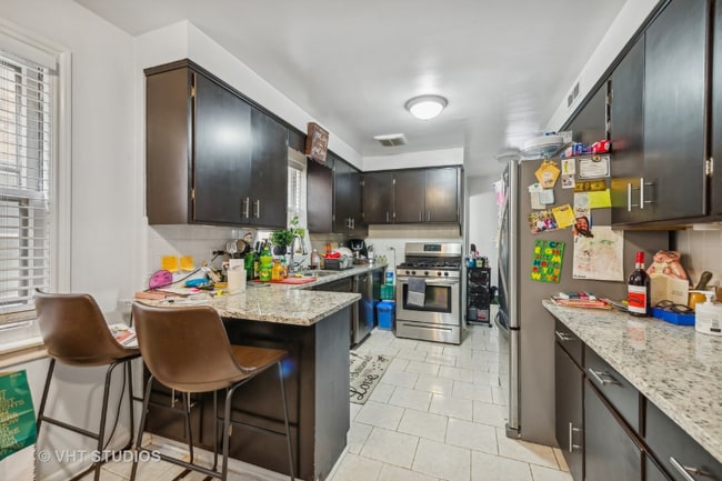 Photo - 2854 W Farragut Ave Apartment