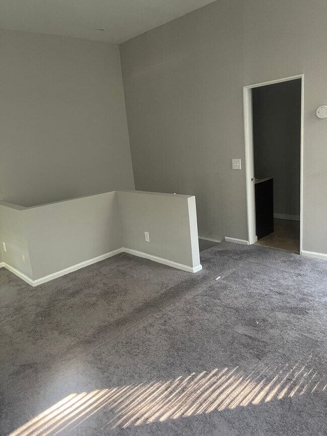 Foto del edificio - Corryville Condo_ Heat Paid