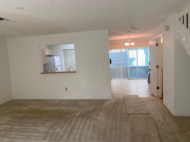 Building Photo - Spacious 3 Bedroom's, 2.5 bath condo in Lakeview Village.