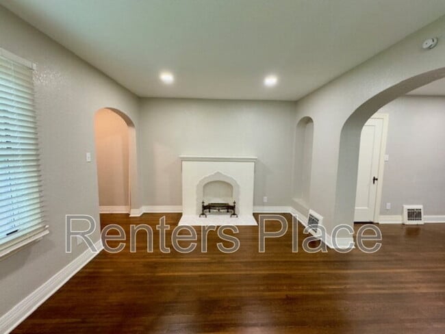 Building Photo - 3540 S Rockford Ave