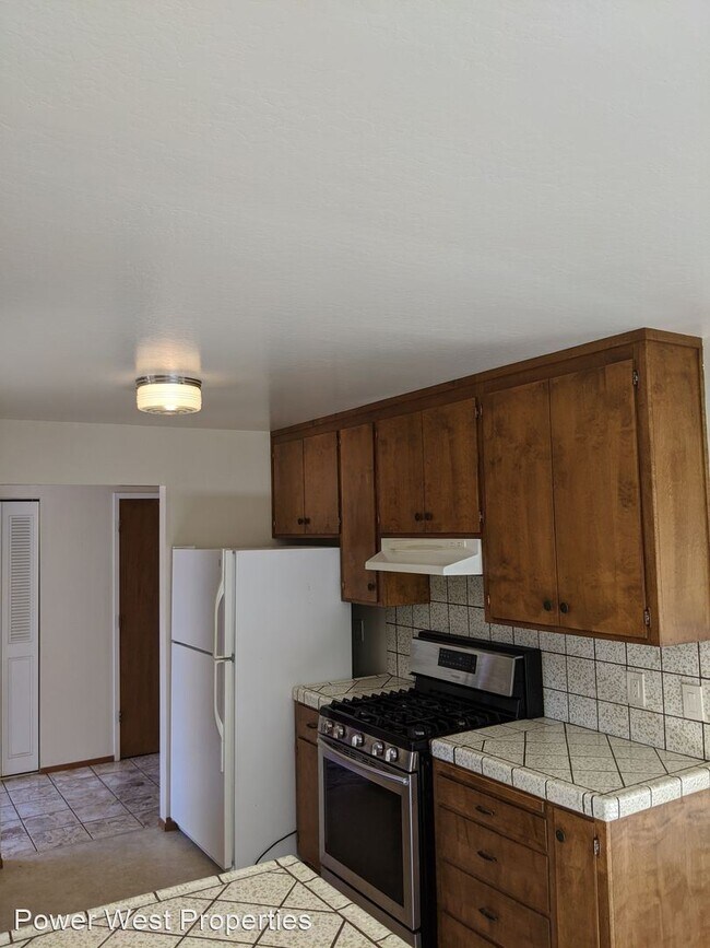 Building Photo - 3 br, 2 bath House - 290 Circle Drive