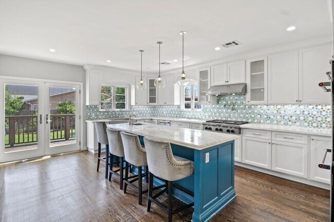 Foto del edificio - 2682 E Villa St