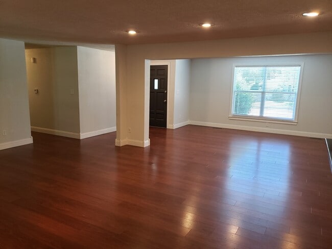 Foto del edificio - Granite Counter Tops w/ Open Floor Plan in...
