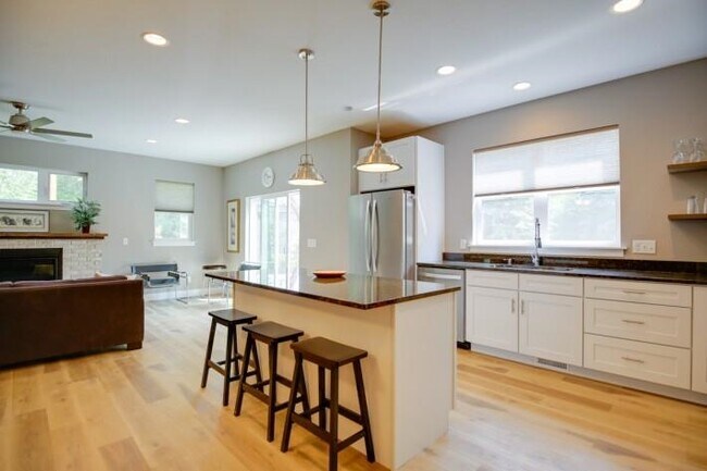 Building Photo - 311 Femrite Dr