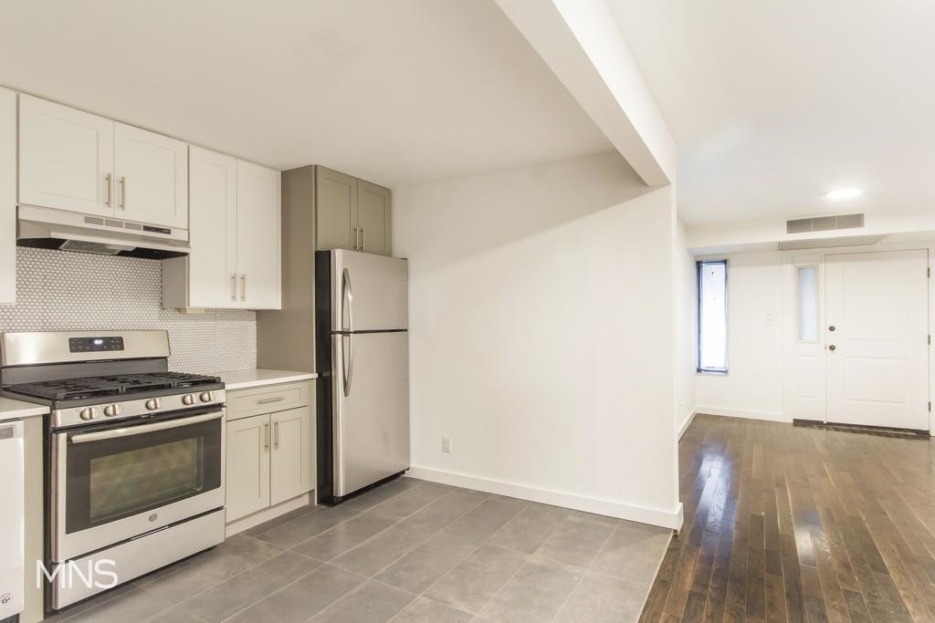 Foto principal - 1200 Saint Johns Place