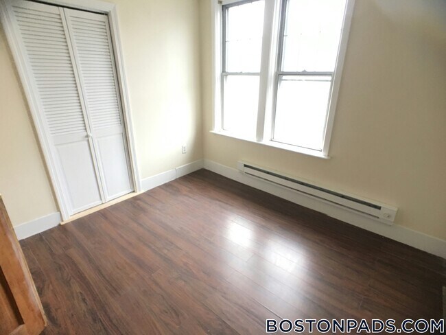 Foto del edificio - 739 Parker St