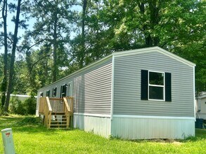 Building Photo - 60 White Oak Village