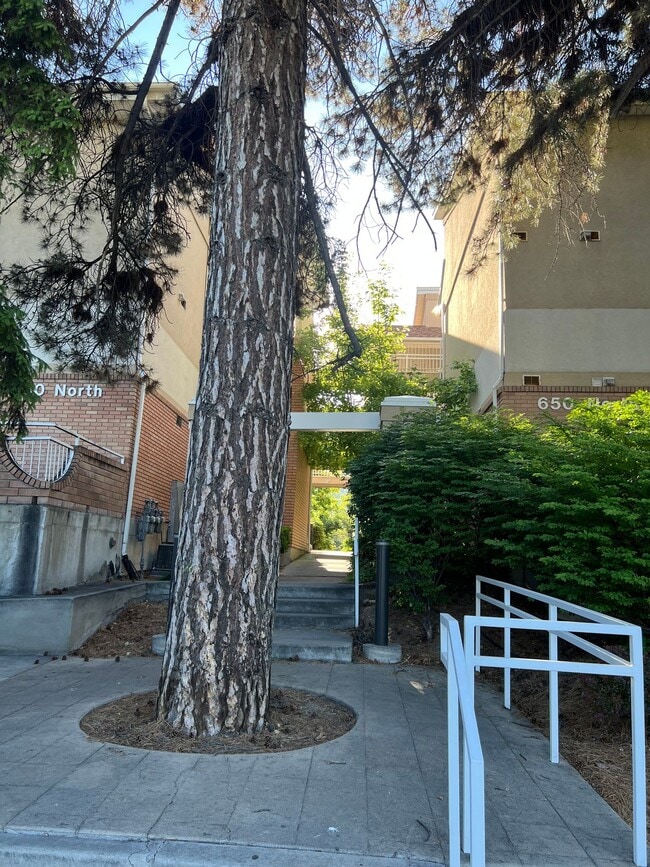Building Photo - 672 N 500 W