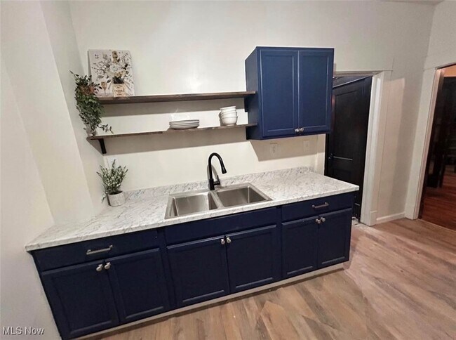 Foto del edificio - 10409 Fidelity Ave