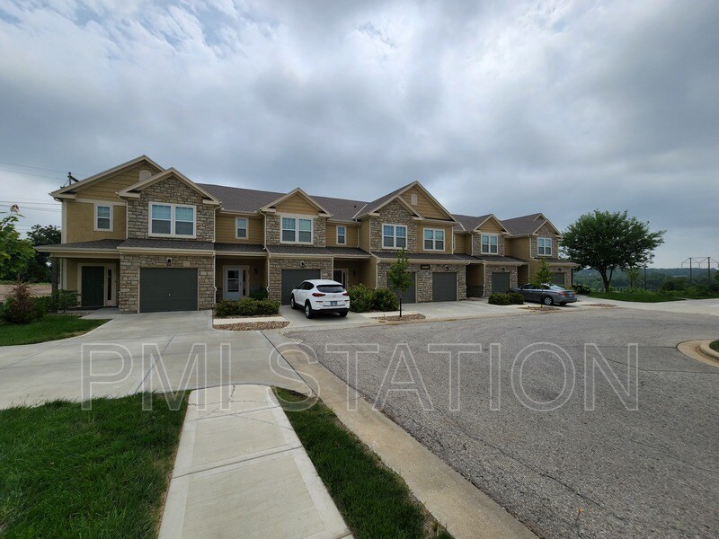 16069 Fontana St, Stilwell, KS 66085 Townhome Rentals in Stilwell KS