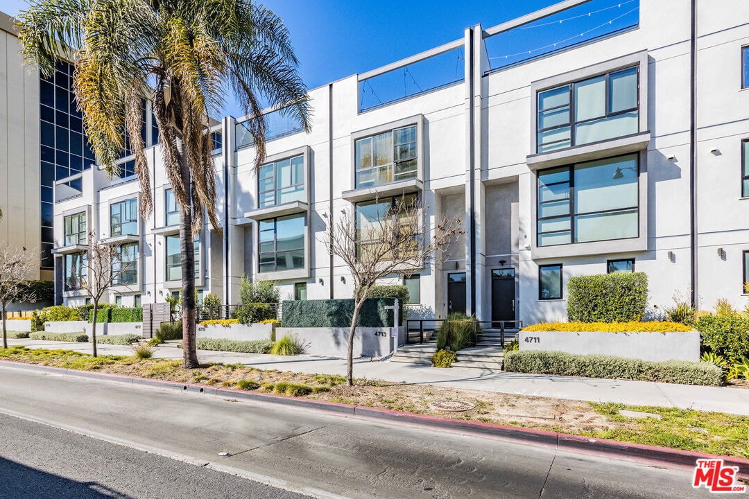 Primary Photo - 4713 Wilshire Blvd