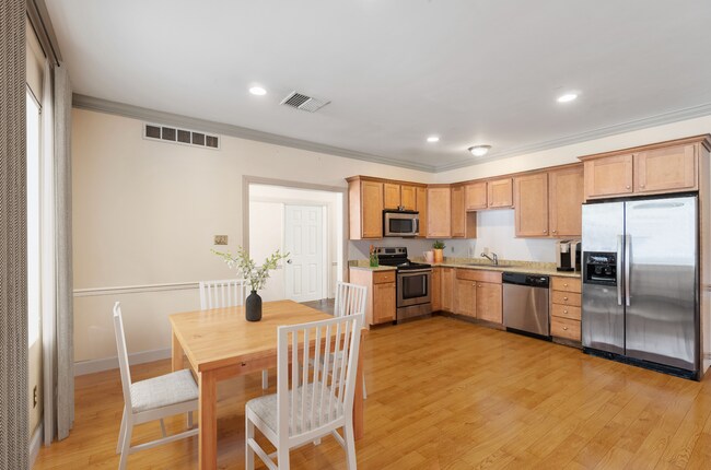 Foto del edificio - Spacious Duplex in the Heart of South Side Flats