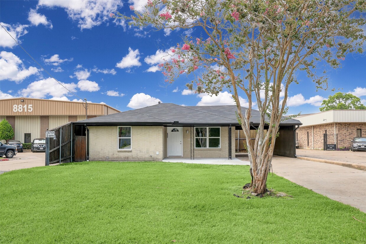 Primary Photo - 8817 Emmott Rd