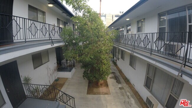 Building Photo - 750 N Hayworth Ave