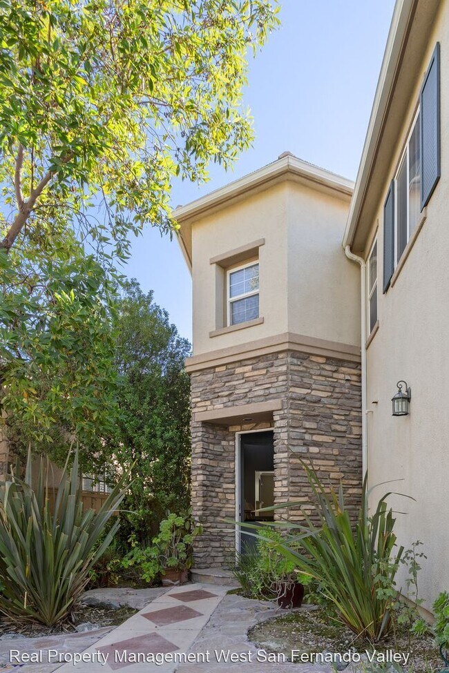 Building Photo - 4 br, 4 bath House - 17758 Cape Jasmine Rd.