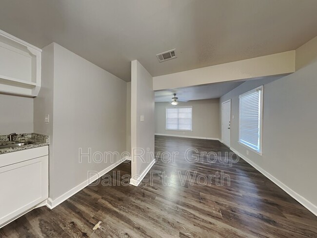 Building Photo - 2714 Townsend Dr