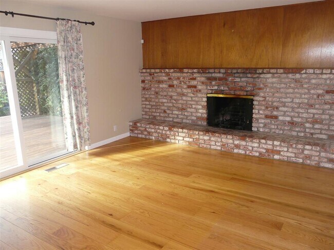 Foto del edificio - Bright 3 Bedroom 3 Bath Home in Cupertino ...