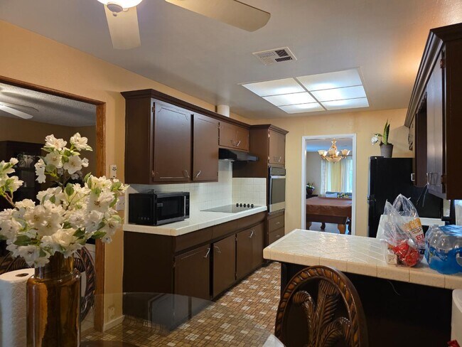 Foto del edificio - 2217 Colonial Ct