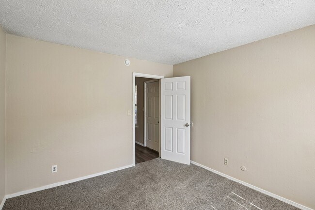 13-web-or-mls-521 Sundown Dr-S0907-012.jpg - Pleasant Grove Apartments
