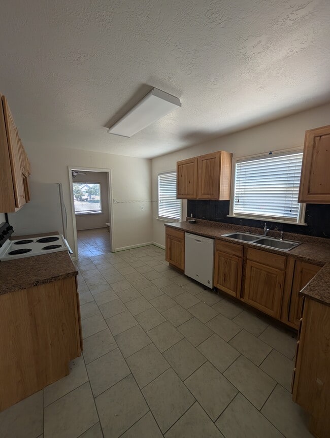 Building Photo - 353 N 100 E