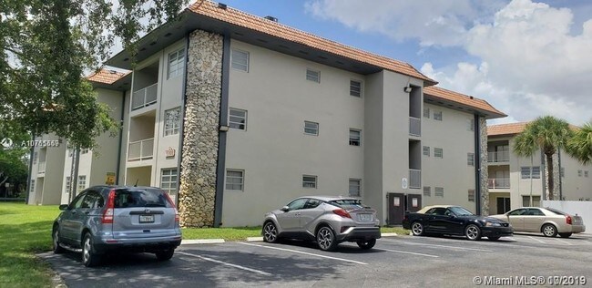 Foto del edificio - 13900 Lake Placid Ct