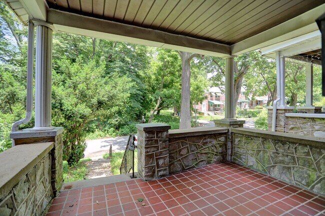 Foto del edificio - Spacious Renovated Baltimore Row-Home