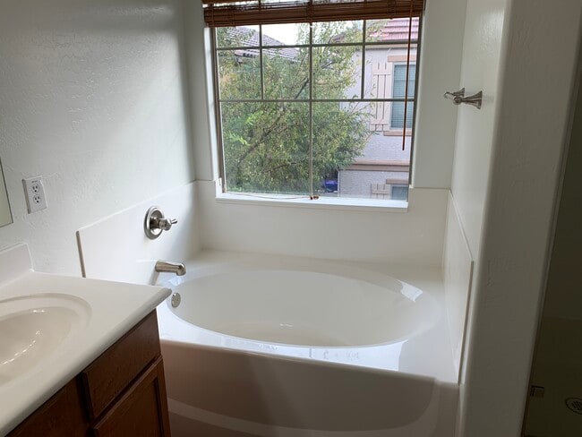 Foto del edificio - 1736 E Joseph Way