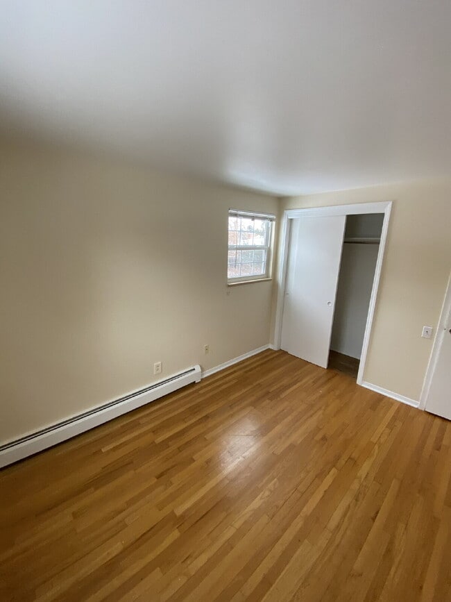 Foto del edificio - Don't miss out on this 5 bed 2.5 bath hous...