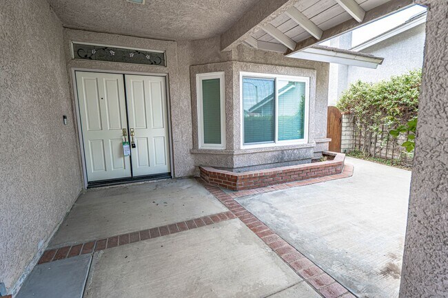 Foto del edificio - COMING SOON! 4 Bedroom Home for Rent in Sa...