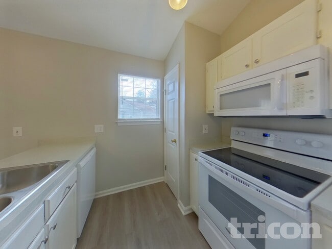 Building Photo - 3 Sonny Ct