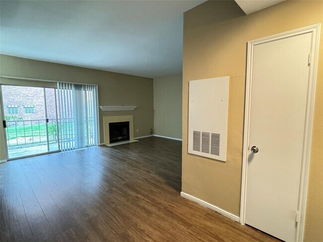 Building Photo - 6500 Harbor Town Dr