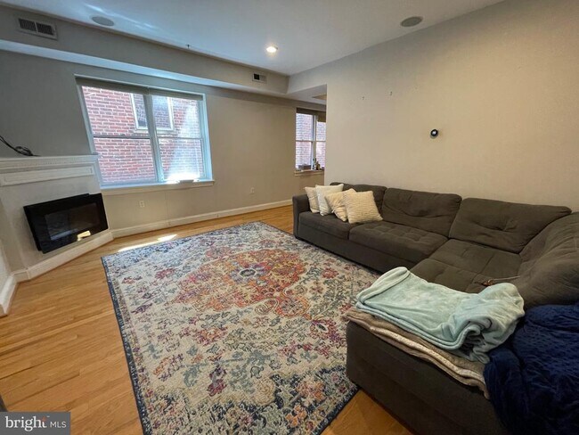 Foto del edificio - 1417 Chapin St NW