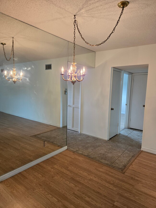 Building Photo - 2417 Persian Dr