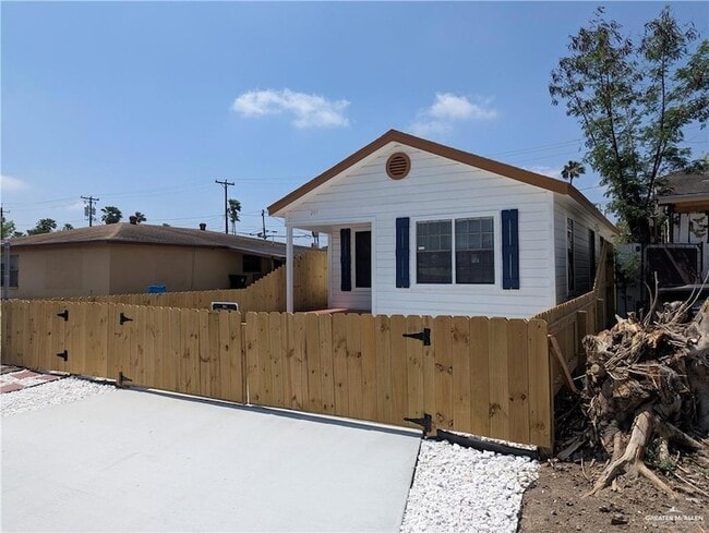 Building Photo - 209 N Kansas Ave