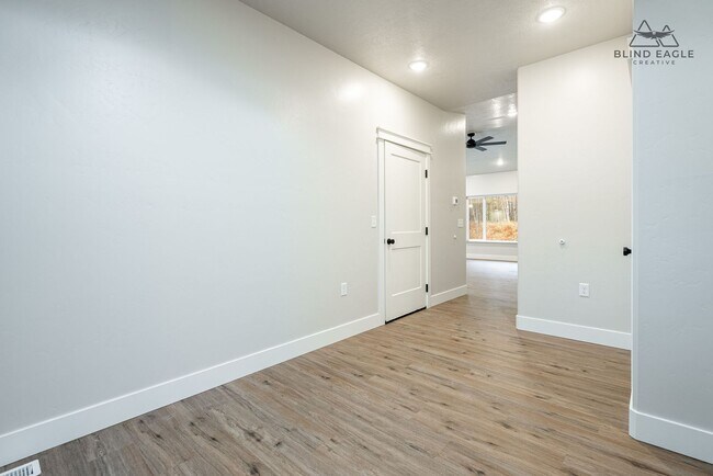 Foto del edificio - 7472 N Paw St