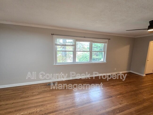 Building Photo - 3934 Kensington Dr