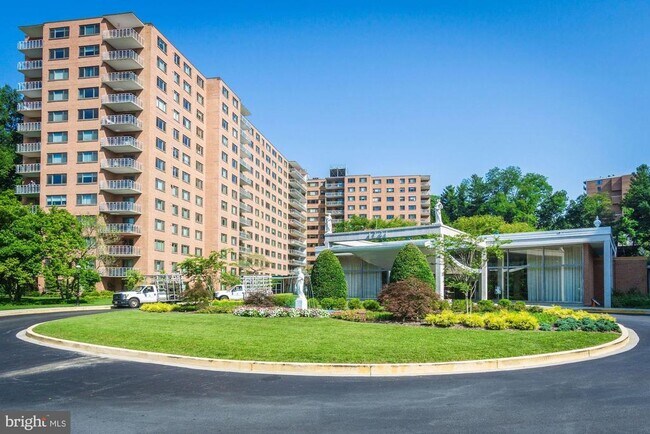 Foto del edificio - 4201 Cathedral Ave NW