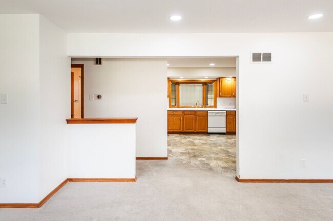 Foto del edificio - Lovely 3 Bedroom 1 Bathroom Home