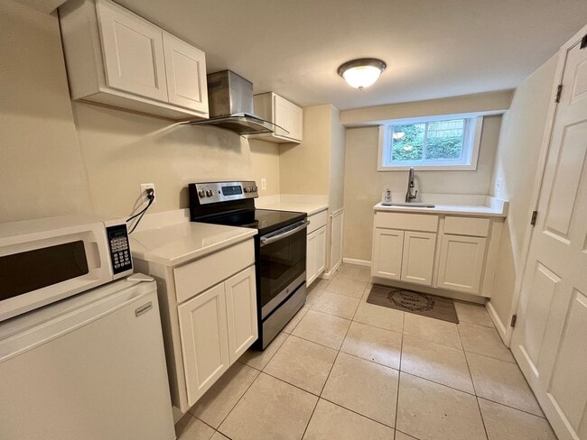 Building Photo - Newly Upgraded 4BR/3 Bathrooms Single-Fami...